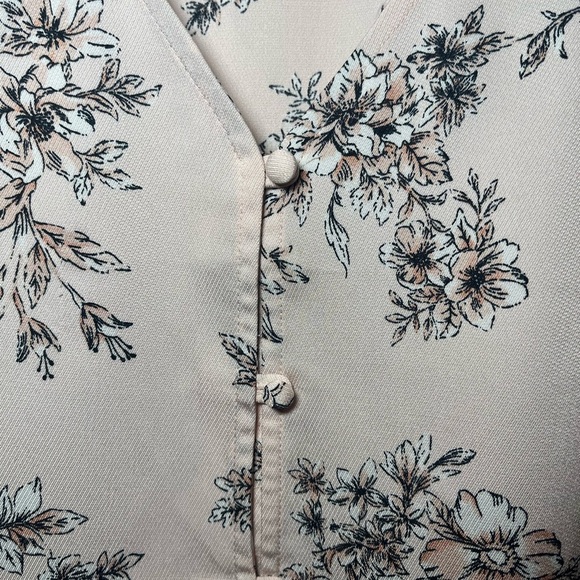 Express Floral Light Pink Button Up Top size Medium women’s - Picture 3 of 9